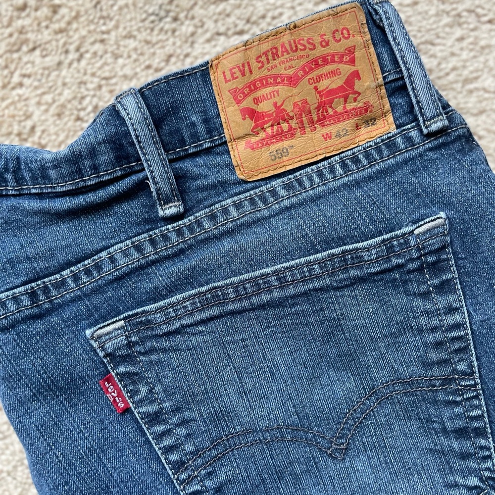 Levi’s 550 Relaxed Fit Jeans W42 L30 Distressed Blue - Picture 2 of 7